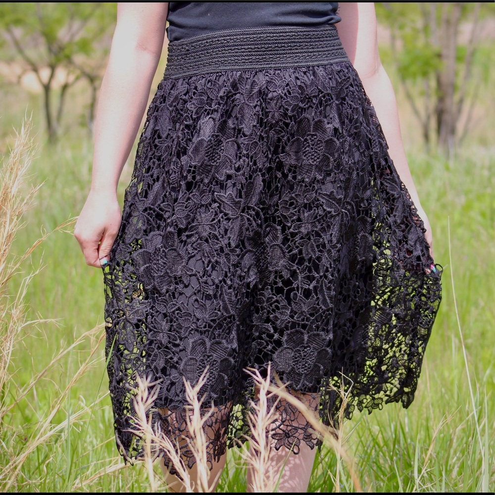 Midi lace skirt